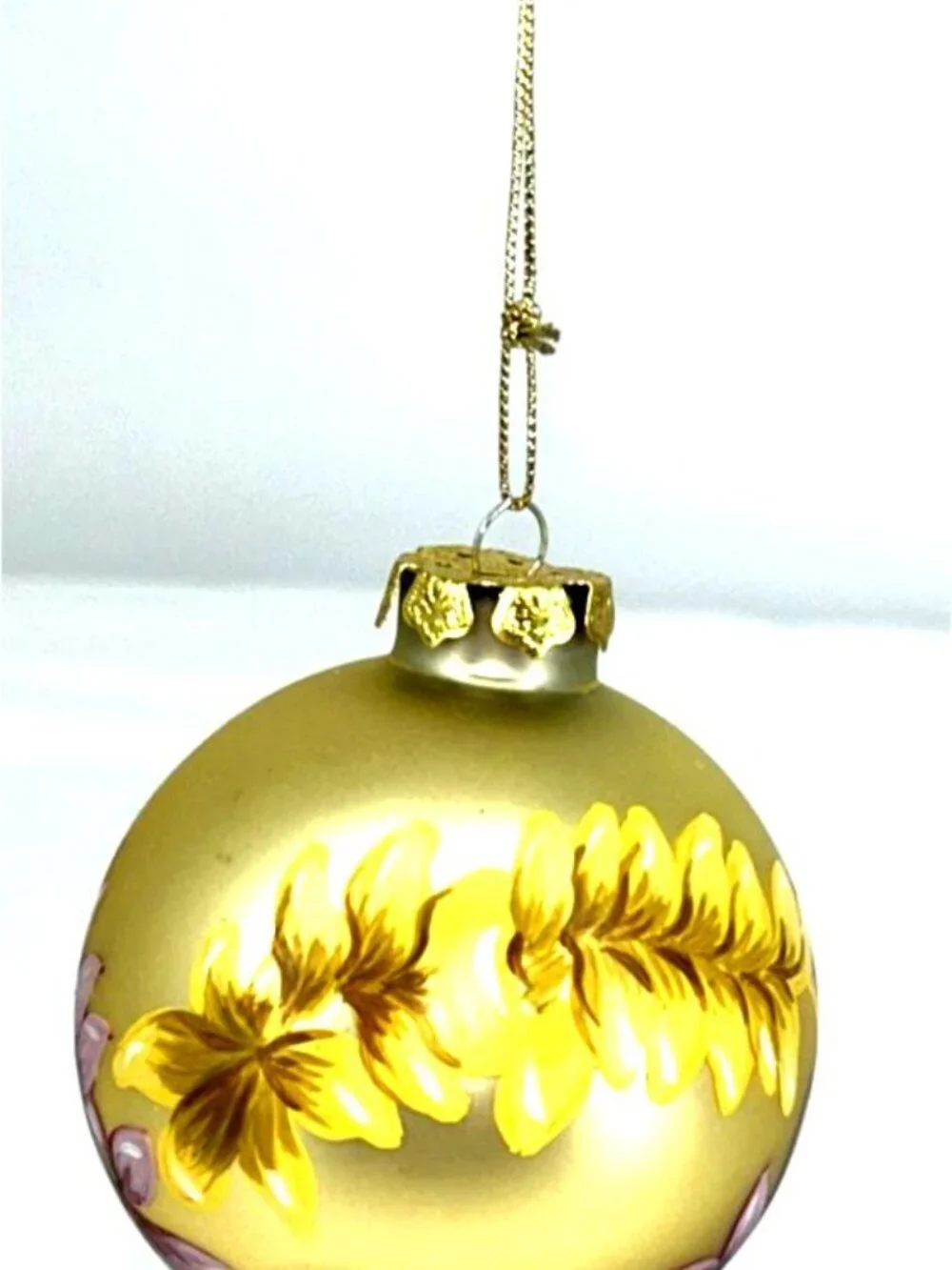 Plumeria Lei Gold Hawaiian Christmas Ornament Hand Painted Glass with Box FLAW
